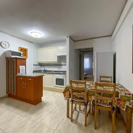Hot Holiday - 1br - 4 Guests - Free Wi-fi *